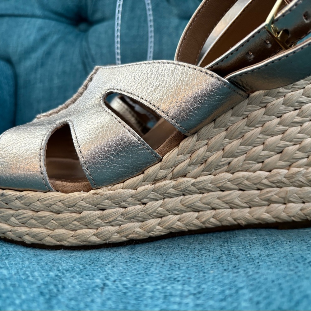 BRAND NEW UGG careena platform sandal in gold metallic, size 8 - Picture 10 of 11